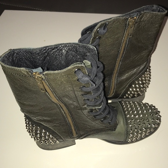 Steve Madden Tarnney boots leather w/ metal studs - Picture 7 of 8